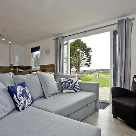 Wheal Tor- Beautifully Fitted Wooden Lodge Helston Cornwall Exterior photo