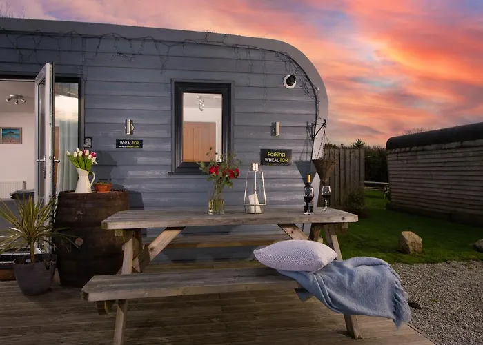 Wheal Tor- Beautifully Fitted Wooden Lodge Helston Cornwall