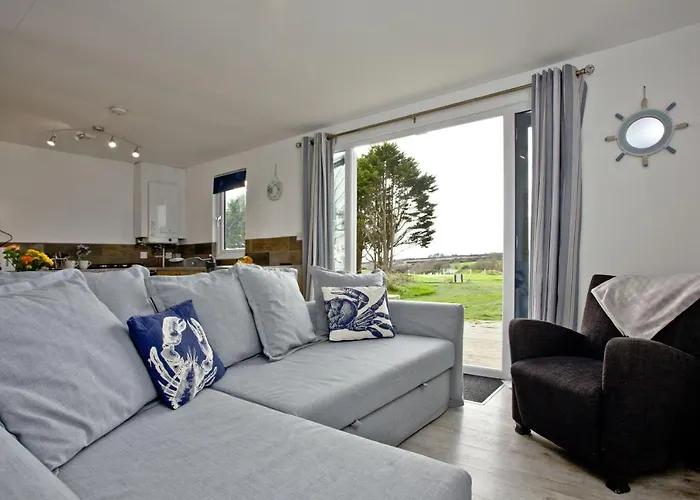 Wheal Tor- Beautifully Fitted Wooden Lodge Helston Cornwall